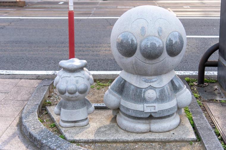 はりまや橋アンパンマン像