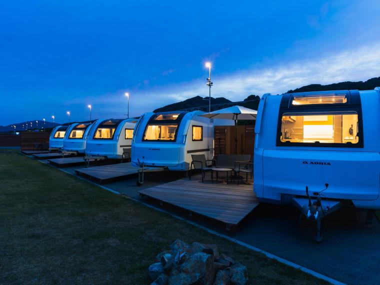 アクアイグニス淡路島「Trailer Park」外観・夜