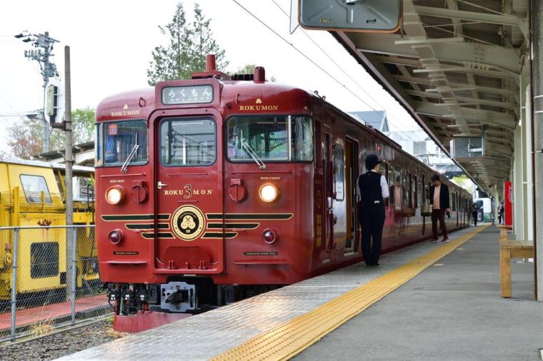 しなの鉄道観光列車「ろくもん」