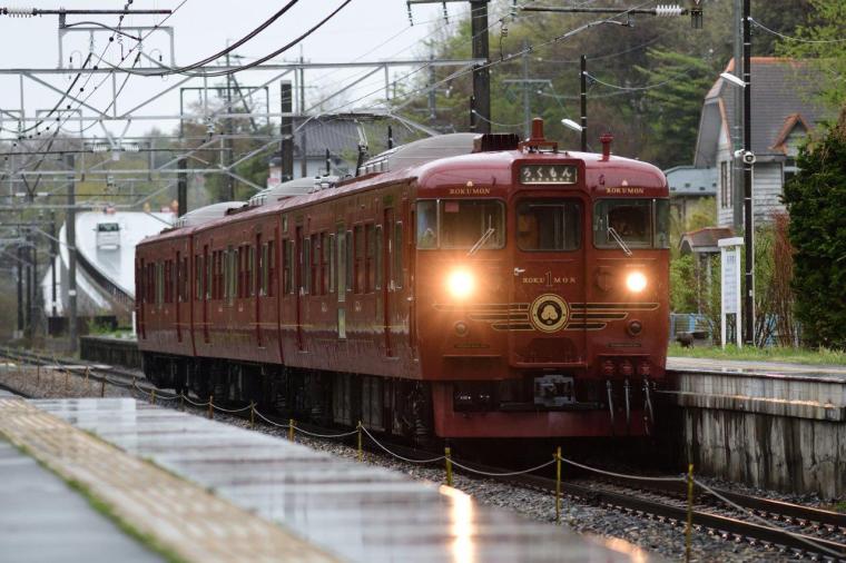 しなの鉄道観光列車「ろくもん」
