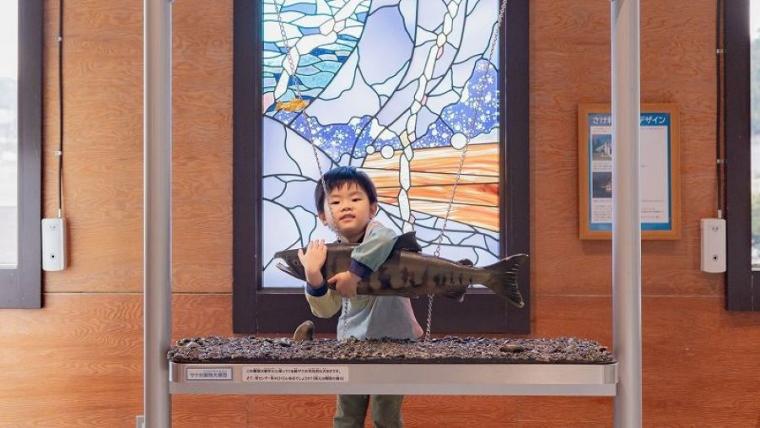 【無料】子連れおすすめポイント 3 選も！「地味？」なんてとんでもない！アクセス良好で自然も満喫の充実スポットを獣医師ママライターが解説｜北海道・札幌市「豊平川さけ科学館」