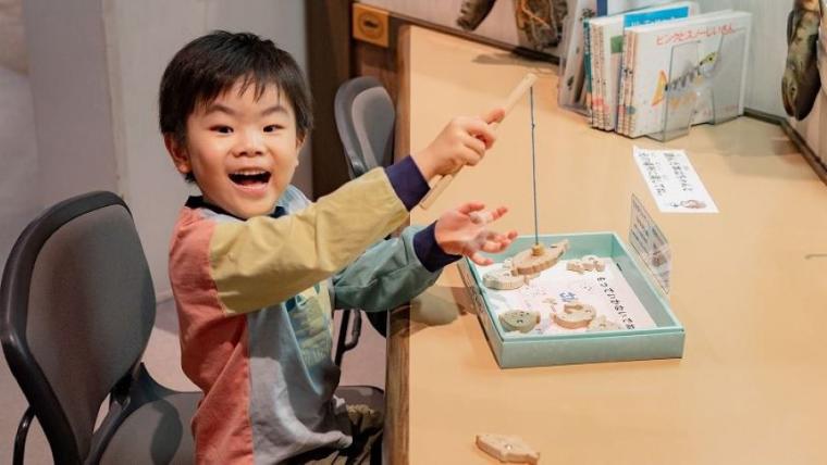 【無料】子連れおすすめポイント 3 選も！「地味？」なんてとんでもない！アクセス良好で自然も満喫の充実スポットを獣医師ママライターが解説｜北海道・札幌市「豊平川さけ科学館」