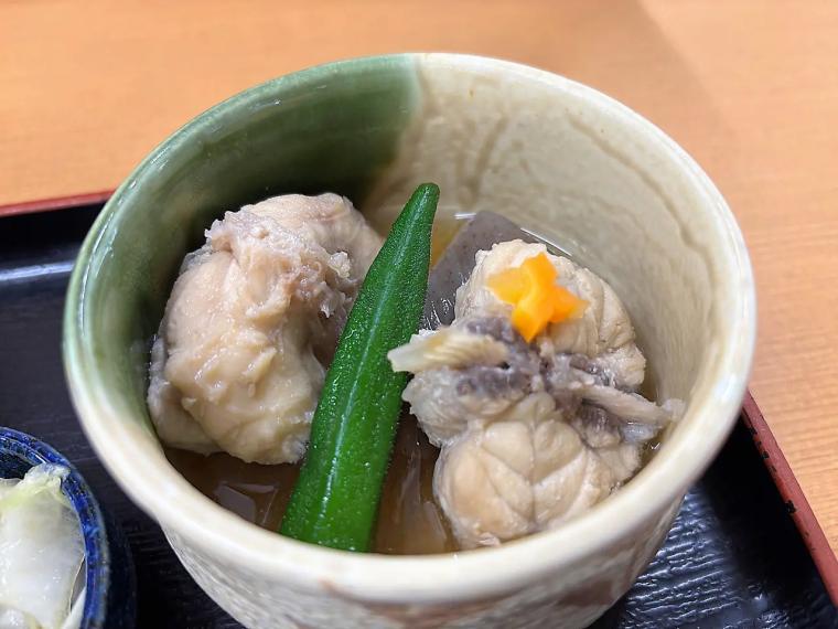 朝5時30 分から行列も…漁師も通う新湊漁港そばの海鮮グルメ【きときと食堂】