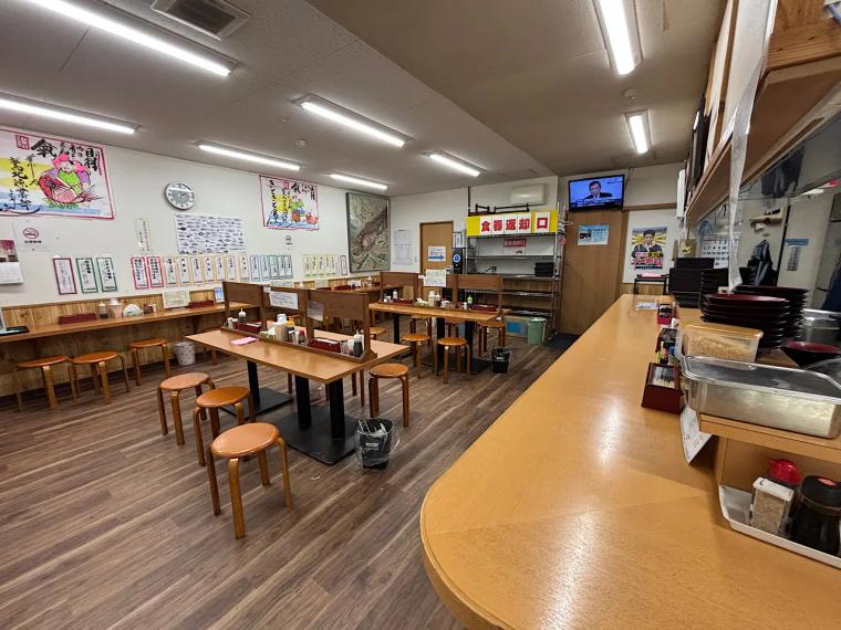 朝5時30 分から行列も…漁師も通う新湊漁港そばの海鮮グルメ【きときと食堂】