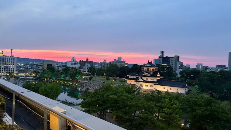 富山城見下ろすガーデンテラスで乾杯！【ANA クラウンプラザホテル富山 ビアガーデン】11 種類のビール＆パワフルなお肉とアジアンビュッフェ