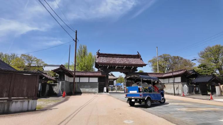 レトロな風貌と心地よい風で気ままな旅にぴったり！ トゥクトゥクのレンタル【SK トゥク】高岡伏木・射水のベイサイド観光