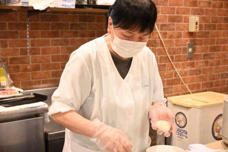 高知の美味集合！約 40 種類の朝食ビュッフェ 土佐御苑内レストラン 「ジャルダン」