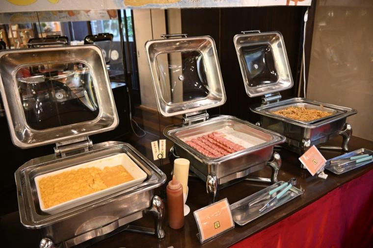 高知の美味集合！約 40 種類の朝食ビュッフェ 土佐御苑内レストラン 「ジャルダン」