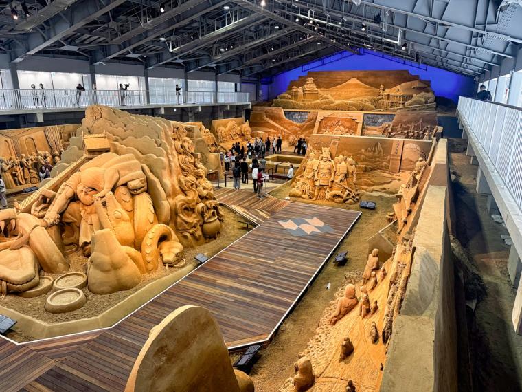 砂で造られた世界遺産。鳥取県にある、世界で唯一の「砂の美術館」で、日本がテーマの展示がスタート！