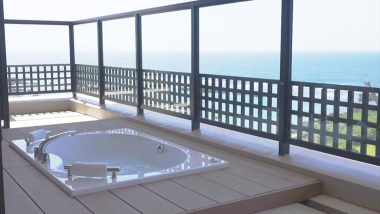 沖縄在住モデル武智志穂がめぐる宮古島の旅。リゾートホテルから島スイーツまでご褒美時間！【ウィンウィン放送 1000 回記念】