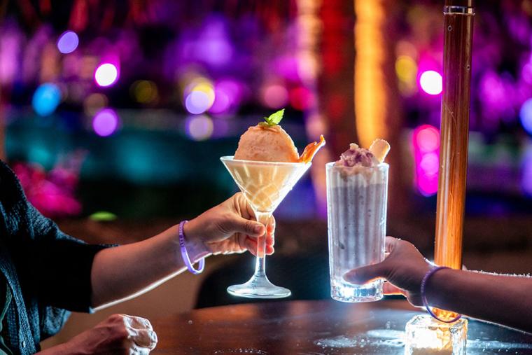 ハイアットリージェンシー瀬良垣アイランド沖縄 ナイトプール