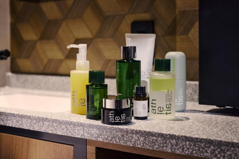 「BASE LAYER HOTEL 名古屋錦」athletia