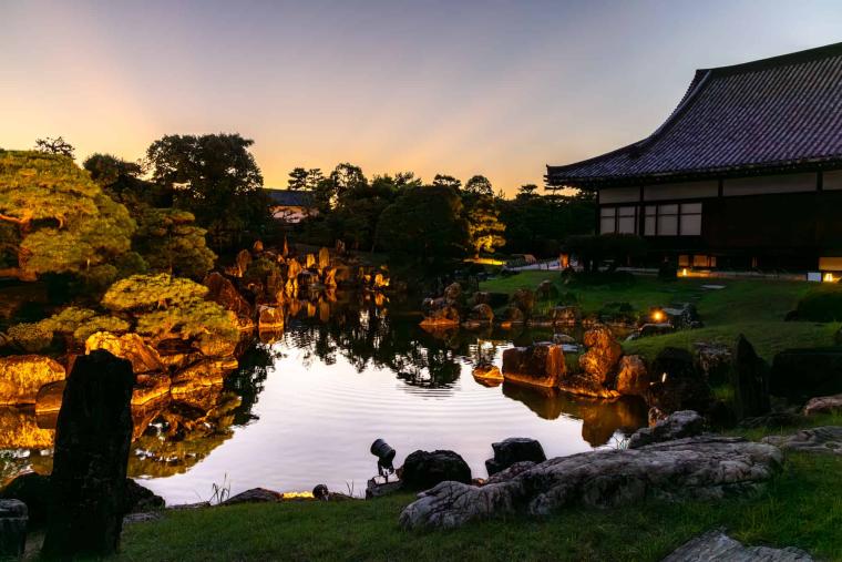 「NAKED meets 二条城 2025 夕涼み」庭園ライトアップ