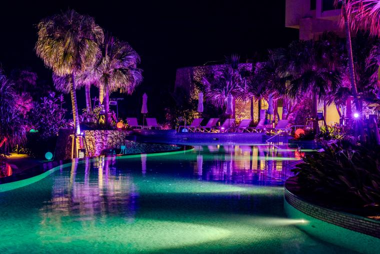 「ハイアットリージェンシー瀬良垣アイランド沖縄」ナイトプール