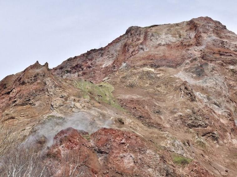 「中に人が入ってる…？」1000 円で芸達者な熊たちに出会える寄り道スポット／壮瞥町・昭和新山熊牧場