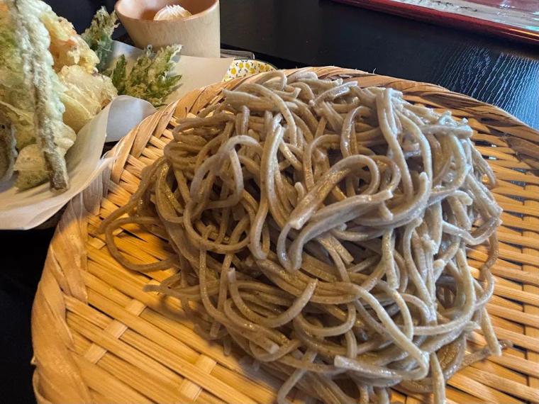 砺波の蕎麦粉 100％ 挽きたて･打ちたて･茹でたて十割蕎麦【増山城 蔵蕃そば】