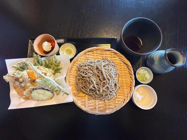 砺波の蕎麦粉 100％ 挽きたて･打ちたて･茹でたて十割蕎麦【増山城 蔵蕃そば】