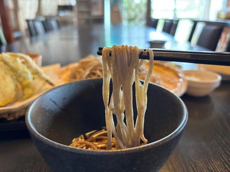 砺波の蕎麦粉 100％ 挽きたて･打ちたて･茹でたて十割蕎麦【増山城 蔵蕃そば】