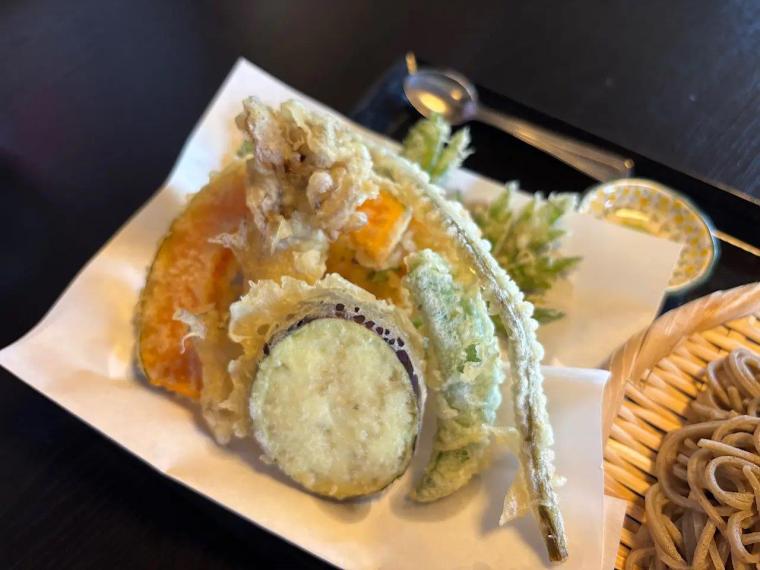 砺波の蕎麦粉 100％ 挽きたて･打ちたて･茹でたて十割蕎麦【増山城 蔵蕃そば】