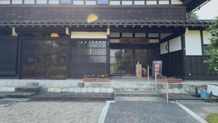 散居村の原風景残る砺波平野 築 130 年の古民家で味わう郷土料理「農家レストラン大門」