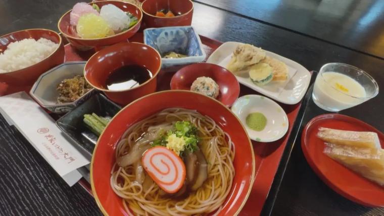 散居村の原風景残る砺波平野 築 130 年の古民家で味わう郷土料理「農家レストラン大門」