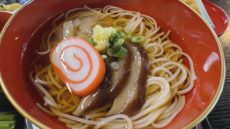 散居村の原風景残る砺波平野 築 130 年の古民家で味わう郷土料理「農家レストラン大門」