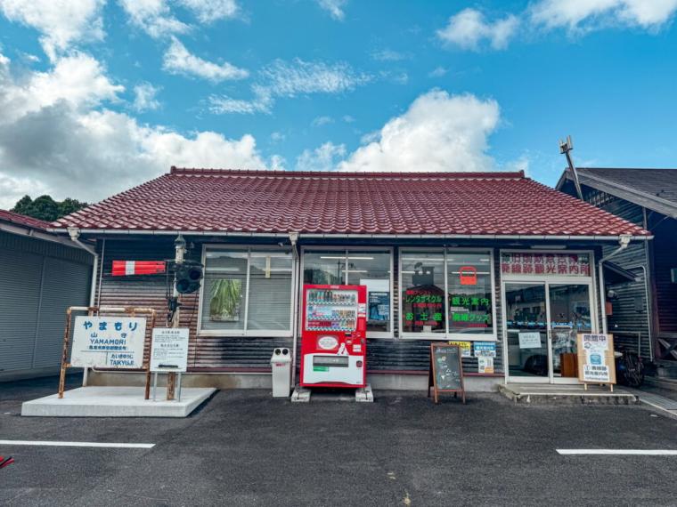 日本一美しい廃線と称された「旧国鉄倉吉線」。竹林に残る線路の幻想的な景色を撮ってみた