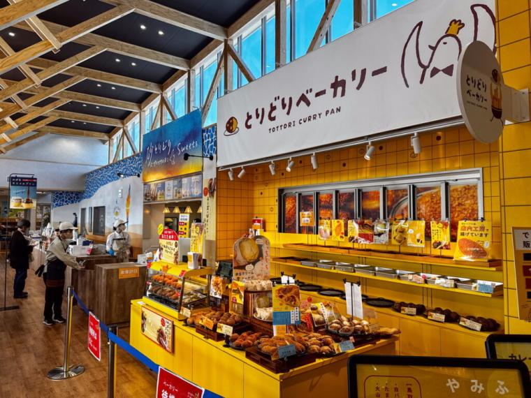 鳥取県北栄町に新オープン！グルメも土産も豊富な道の駅！てんこ盛り海鮮丼や伸び～るカレーパンも