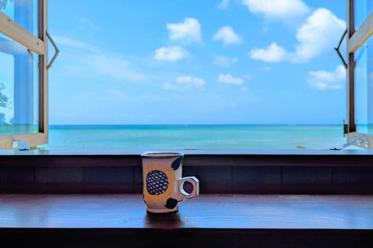 沖縄の海カフェ代表格「 浜辺の茶屋」2025/6/1 に待望の再オープン！新しくなった魅力を徹底解剖（南城市）