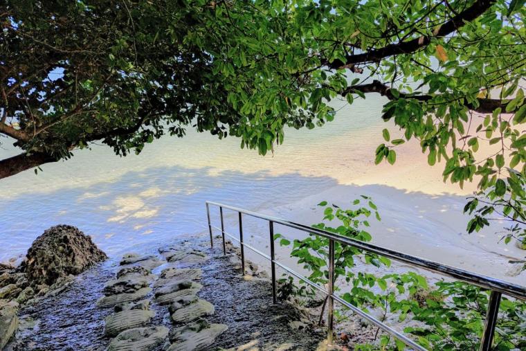 沖縄の海カフェ代表格「 浜辺の茶屋」2025/6/1 に待望の再オープン！新しくなった魅力を徹底解剖（南城市）