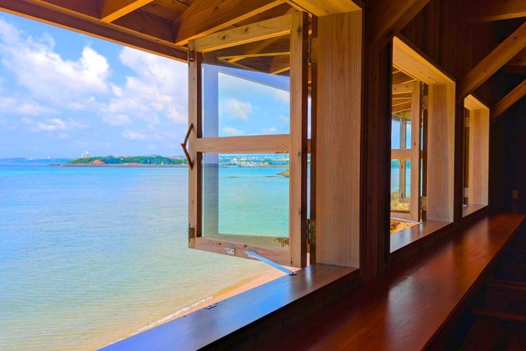 沖縄の海カフェ代表格「 浜辺の茶屋」2025/6/1 に待望の再オープン！新しくなった魅力を徹底解剖（南城市）