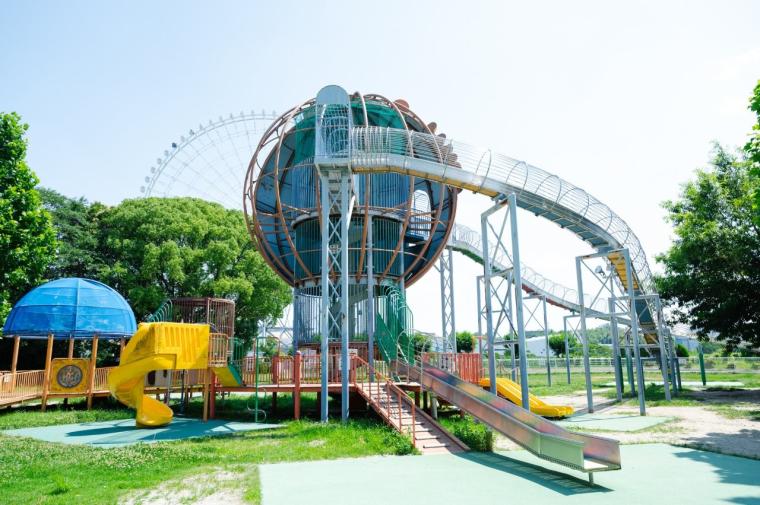 やったねの木（大型すべり台）