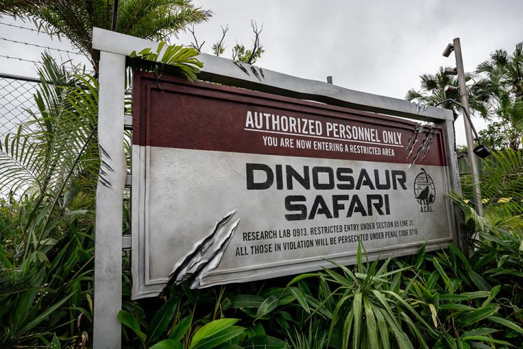 ジャングリア沖縄 ダイナソーサファリ