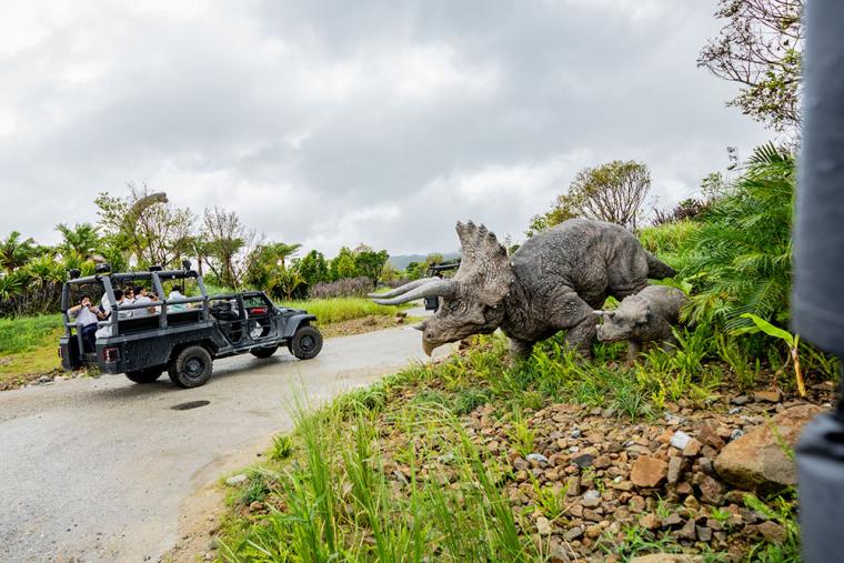ジャングリア沖縄 ダイナソーサファリ