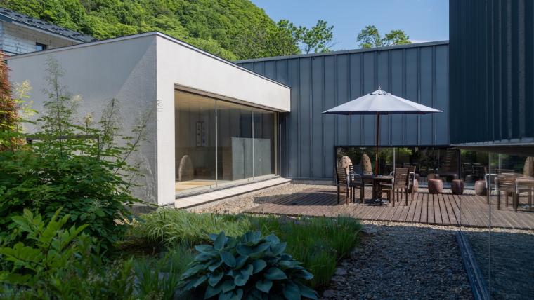 「小樽旅亭 蔵群」中庭