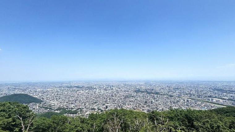 夏のお出かけに！気軽なポイントいっぱいなのに絶景＆天然記念物の大自然！【札幌・藻岩山】