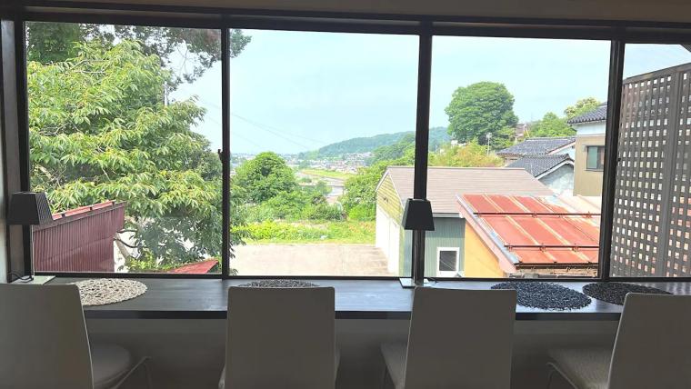 坂のまちから川を見下ろす雑貨カフェ【grin the cafe】おわらの風情漂う富山八尾でくつろぎのひと時を