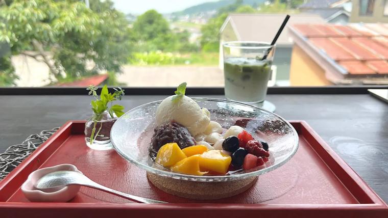 坂のまちから川を見下ろす雑貨カフェ【grin the cafe】おわらの風情漂う富山八尾でくつろぎのひと時を