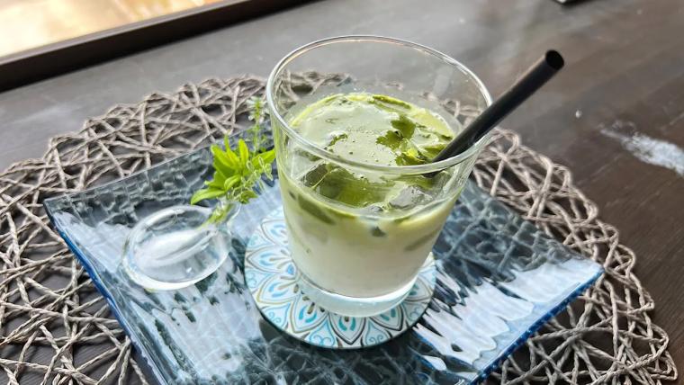 坂のまちから川を見下ろす雑貨カフェ【grin the cafe】おわらの風情漂う富山八尾でくつろぎのひと時を