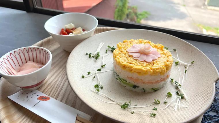 坂のまちから川を見下ろす雑貨カフェ【grin the cafe】おわらの風情漂う富山八尾でくつろぎのひと時を