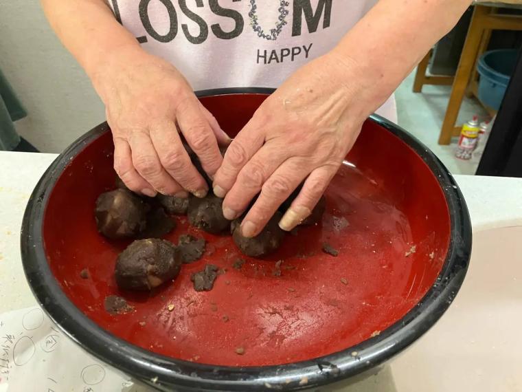 鬼退治伝説から生まれた名物「飛だんご」【七福亭】岩瀬伝統の味を受け継ぐ江戸末期創業の老舗店