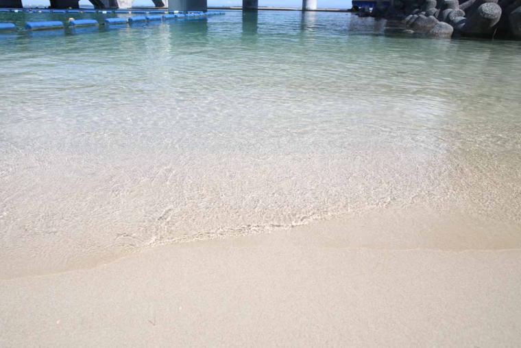 都会のまんなかにエメラルド！那覇市街からすぐ行けるオアシス「波の上ビーチ」を徹底解剖（那覇市）