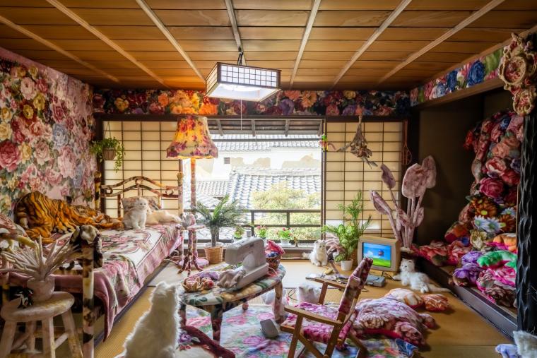 BIWAKOビエンナーレ・江頭誠「ブランケットが薔薇でいっぱいⅣ」