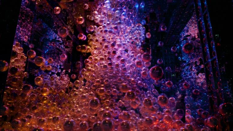 チームラボ《Morphing Continuum》