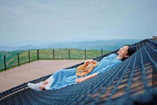 地元・滋賀を愛する西川貴教が語る、“夏のリフレッシュ”はびわ湖テラスで絶景体験！