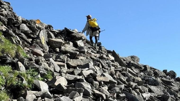 「神様が遊ぶ庭」天空の世界は絶景のオンパレードと、標識にハグしたくなる達成感！【北海道・トムラウシ山】