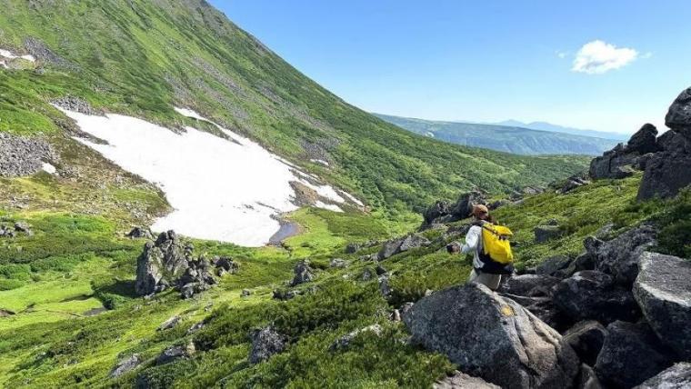 「神様が遊ぶ庭」天空の世界は絶景のオンパレードと、標識にハグしたくなる達成感！【北海道・トムラウシ山】