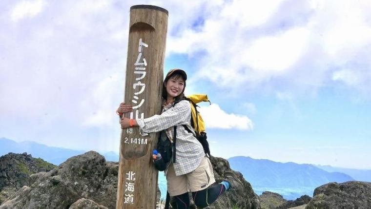 「神様が遊ぶ庭」天空の世界は絶景のオンパレードと、標識にハグしたくなる達成感！【北海道・トムラウシ山】