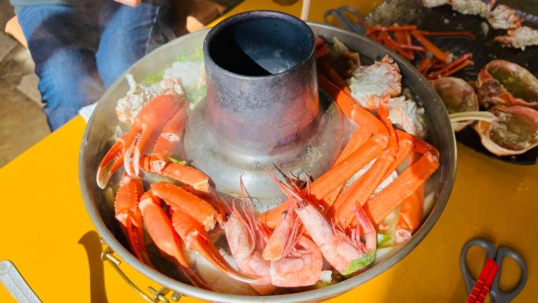 物価高でも値段据え置き!! 富山でカニなら【新湊かに小屋】水揚げ直後のカニ 60 分食べ放題 6900 円