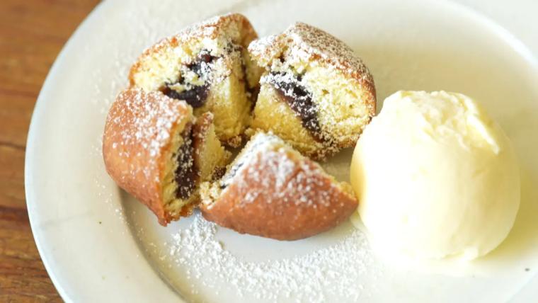 寺カフェでホットケーキならぬ“ホトケーキ”【cafe 愚禿 -gutoku-】黒部宇奈月で心整える 写経体験も